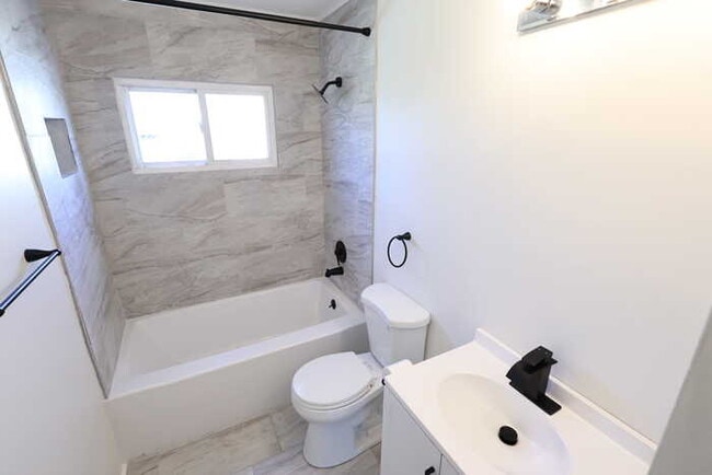 Photo - 1859 Delia Ave