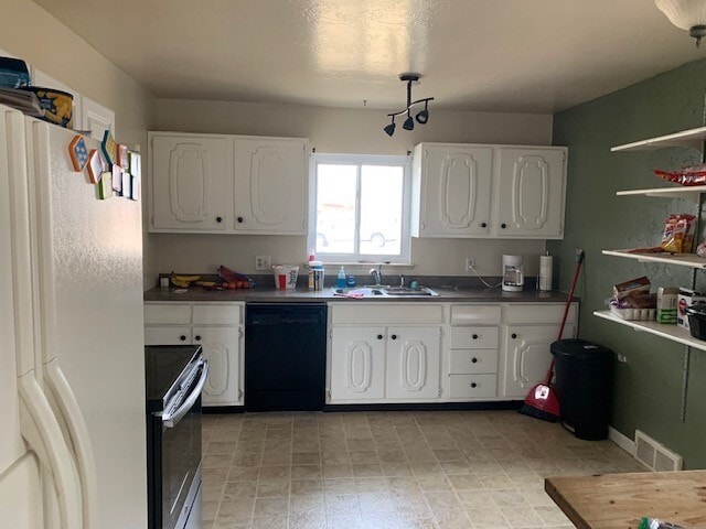 Photo - Adorable Corner Cottage