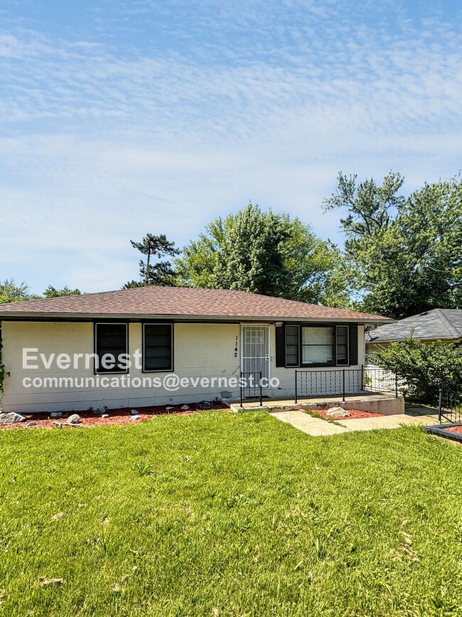 Photo - 1142 Maple Ave House