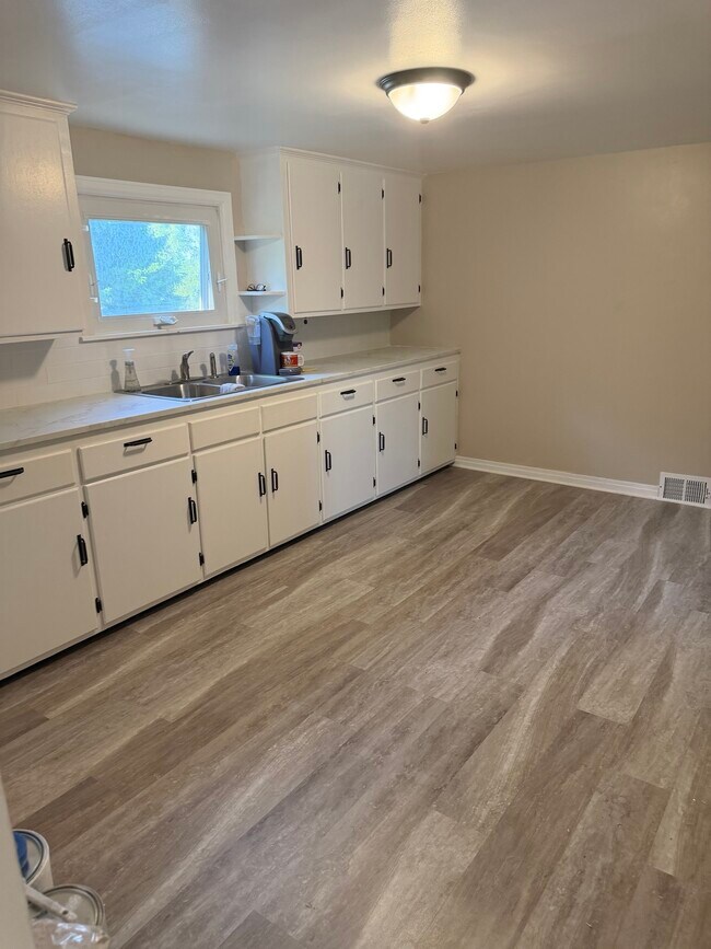 Photo - 220 Pleasant View Dr