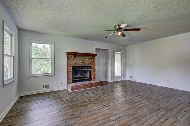 Photo - 212 Clarkdell Dr