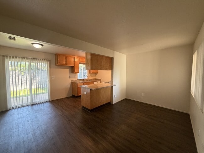 Photo - 1401 E Rumble Rd