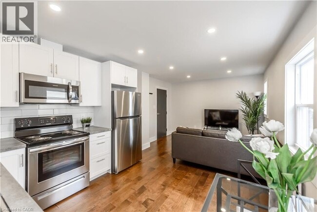 Photo - 35 Niagara St