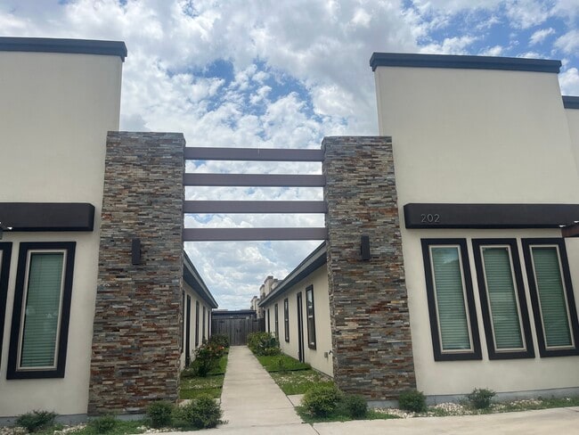 Building Photo - 202 Fig Dr Unit 4 Rental