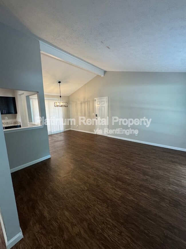 Photo - 270 Splitwood Ln