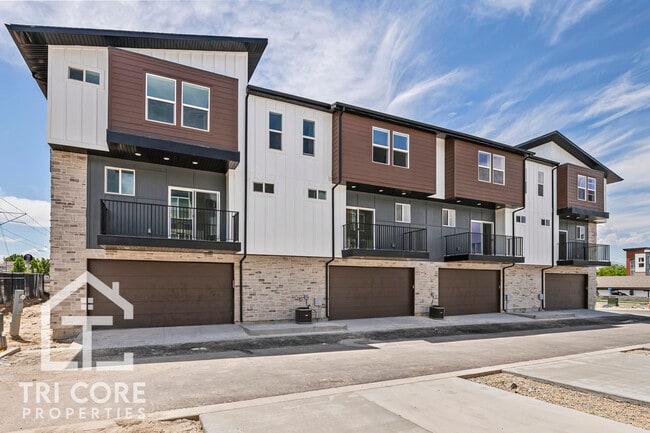 Photo - 140 E Lavalle-