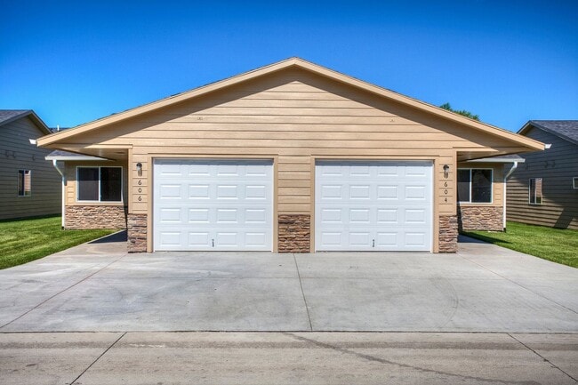Photo - 3 Bedroom, Single-story Townhomes for rent in Marshalltown, IA Unit 405 Plaza Heights B