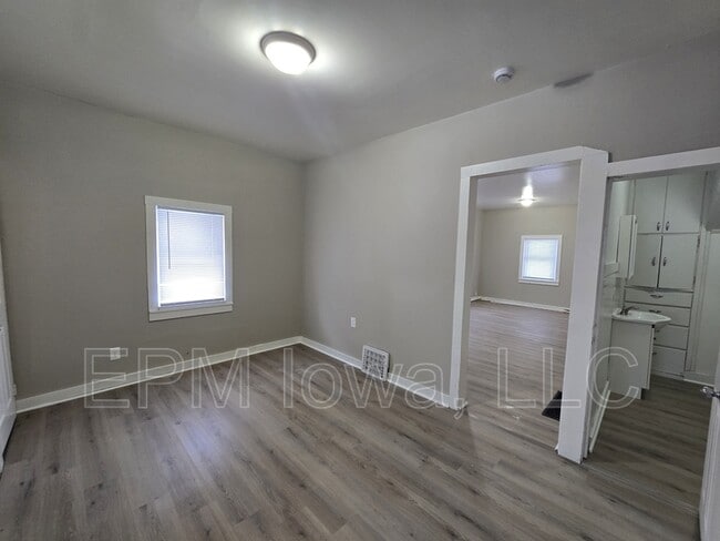 Photo - 406 Locust St