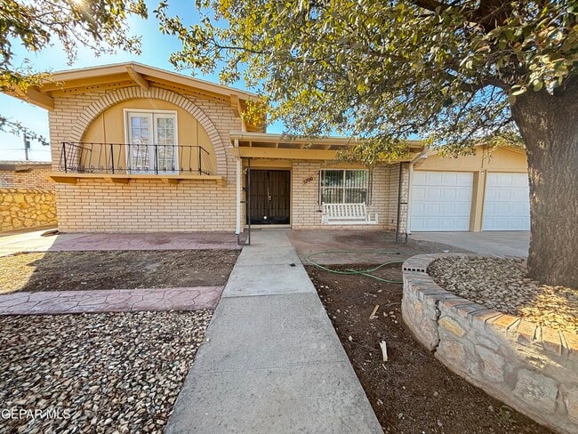 Photo - 5700 Prince Edward Ave