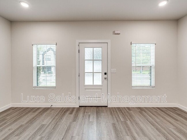 Photo - 606 W 2nd St