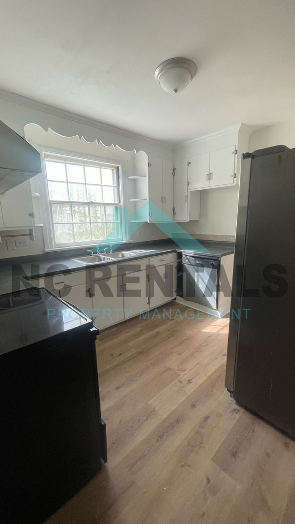 Photo - 1421 Sunset Ave