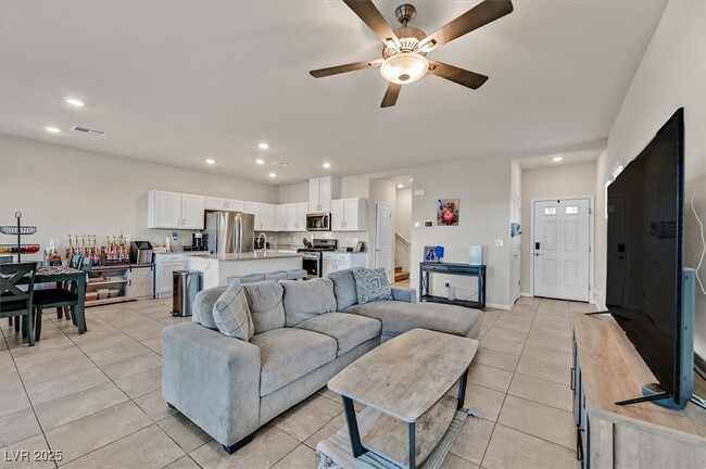 Photo - 7807 Rachelis St