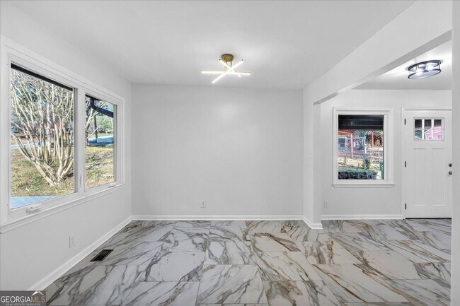 2142 Cloverdale Dr SE