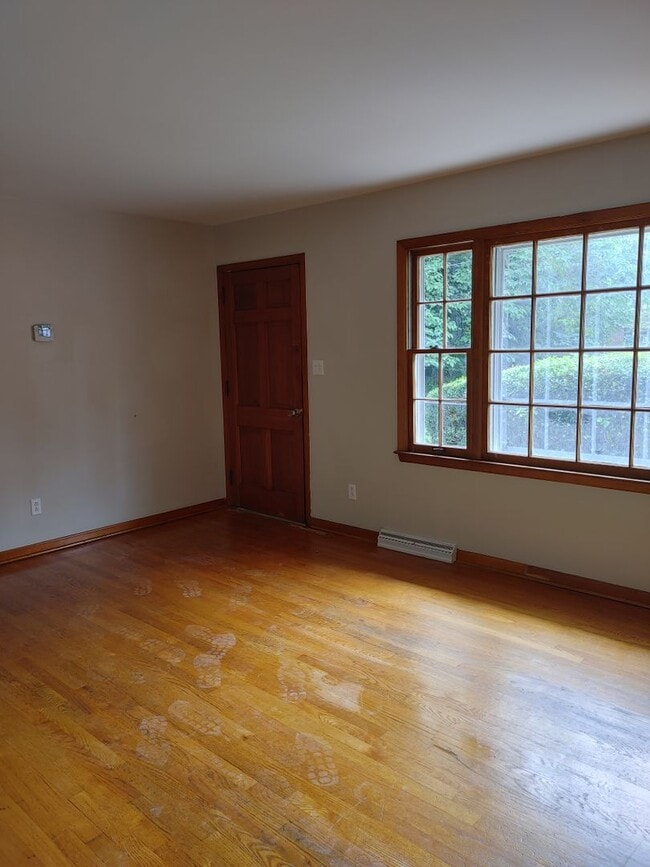 Photo - 4 Bedroom updated home for rent in Northwe...