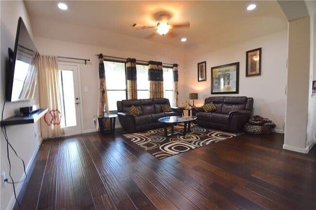 Photo - 120 Brisa Bend Way