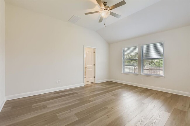 Photo - 1008 Sundrops St