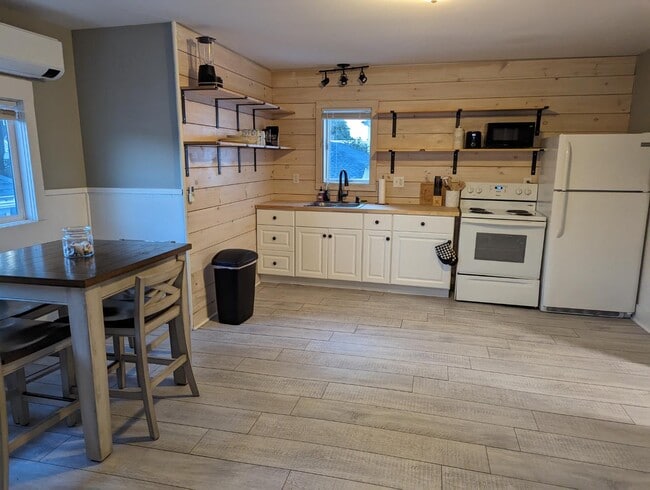 Building Photo - 36 Wentworth St Rental