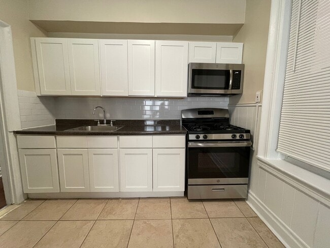 Photo - 171 W 48th St