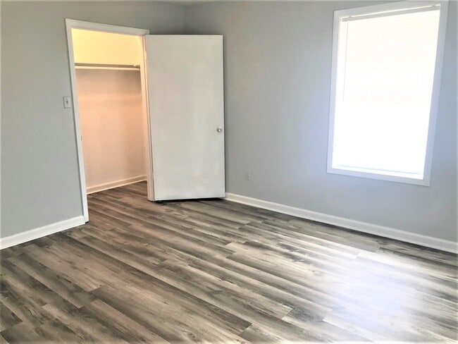 Photo - 910 Prater Rd