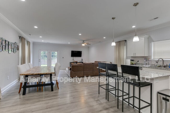 Photo - 614 Rolfe St