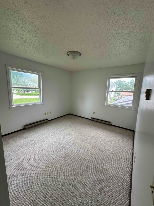 Photo - 720 1st St NE