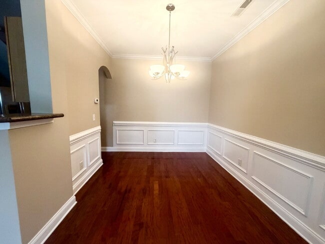 Photo - Large Three Bedroom Townhouse! New Carpet & Paint!