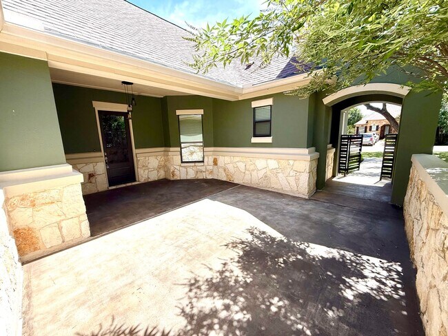 Photo - **APPLICATION RECEIVED** GORGEOUS 4 Bedroo...