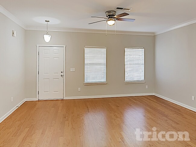 Photo - 7030 McLothian Ln