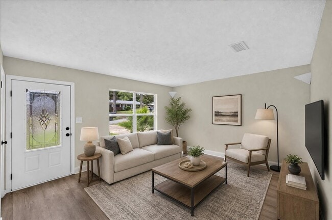 Photo - 213 Amellia Pl
