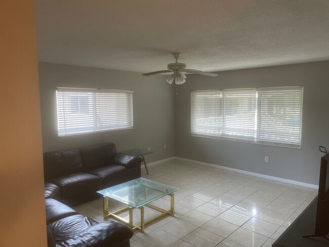 Photo - 255 SW 7th St Unit 4