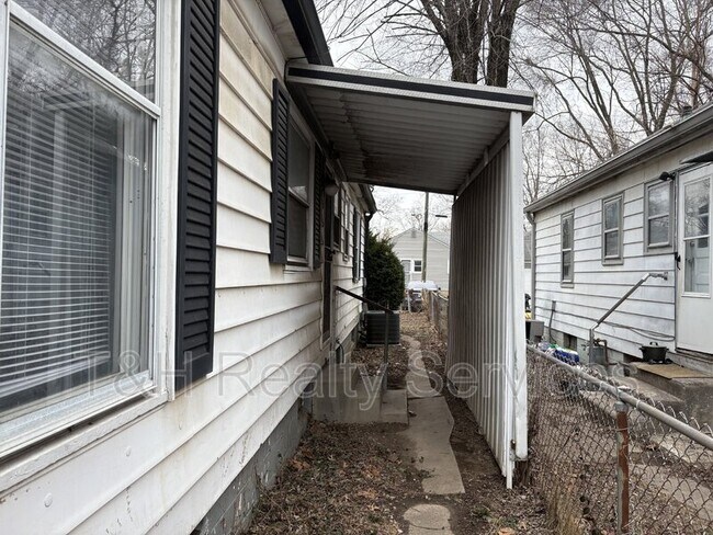 Photo - 2104 E 46th St