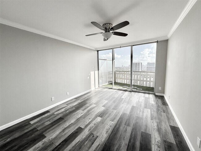 Photo - 2016 Main St Unit 2204