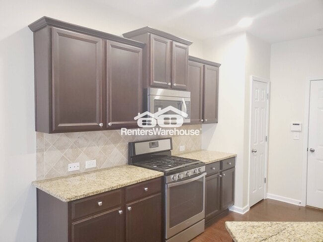 Photo - 1592 Richmond Dr