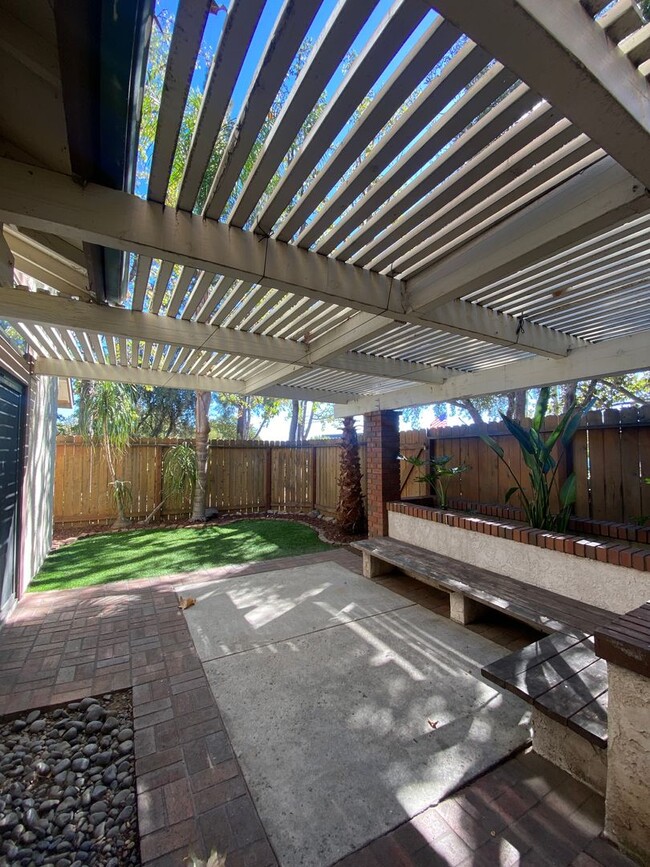 Photo - Alta Loma Woods Two Bed with Small Yard an...