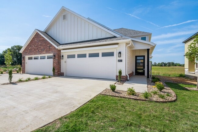 Newly Built Bentonville Townhome! - Newly Built Bentonville Townhome!