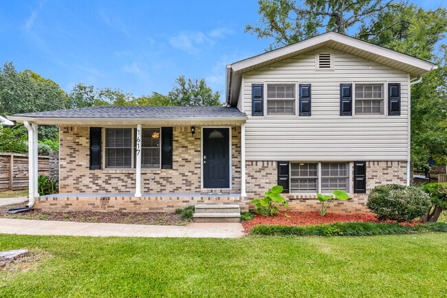 Photo - 1617 Bobolink Ln NE