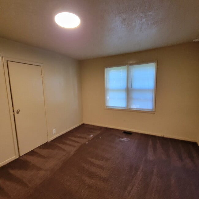 Photo - 3 Bedroom less than a mile from iconic Garfield Park city park & Conservatory
