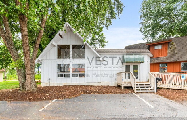 178 Waynesville Plaza
