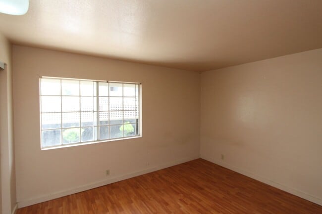 Photo - 2 bedroom, 1.5 bath, 1 parking split level...