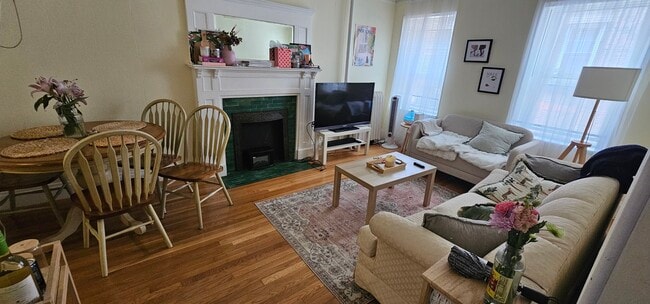Building Photo - 1307 Commonwealth Ave Unit 2 bedroom Allston MA