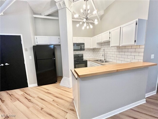 Building Photo - 1133 W 9th St Unit 117