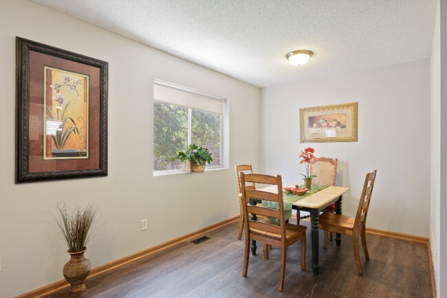 Photo - 619-625 Snelling Ave N