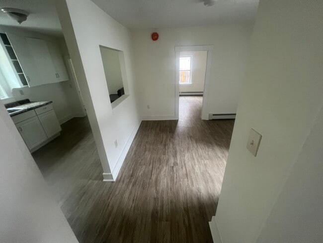 Photo - 75 1/2 Kinsley St Unit APT A