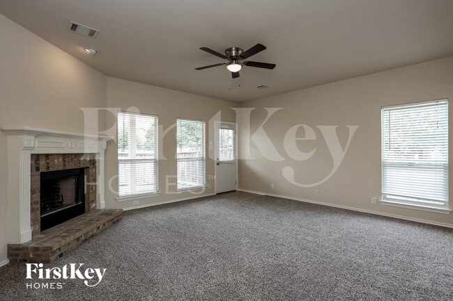 Photo - 101 Happy Tr