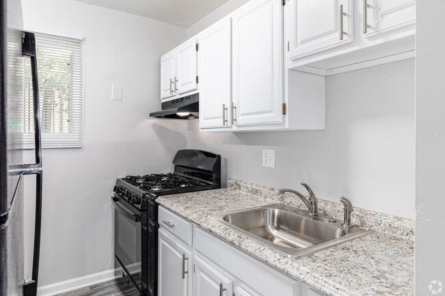 Photo - Regency Court Apartments