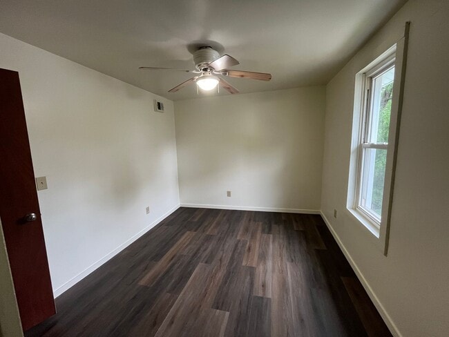 Photo - 1106 Rixon St Unit B