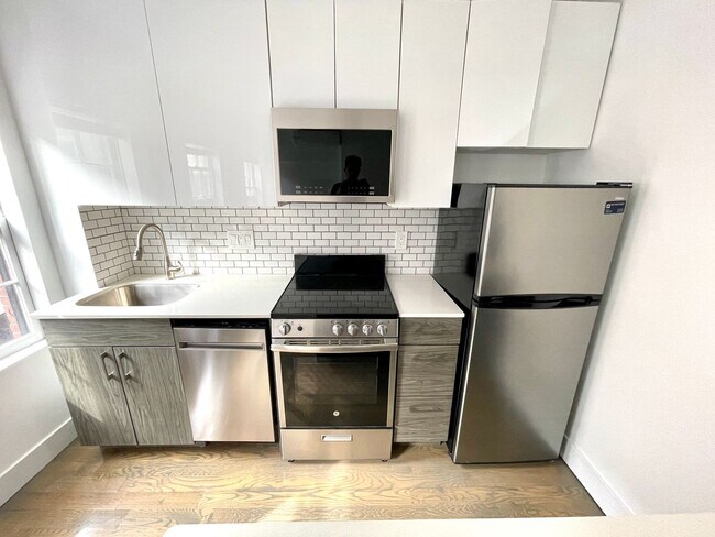 Photo - Bright & Spacious Studio – Beacon Hill -$3...