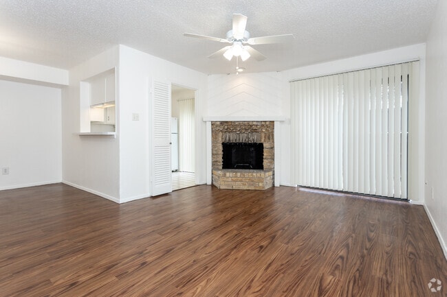 1BR,1.5BA-962SF