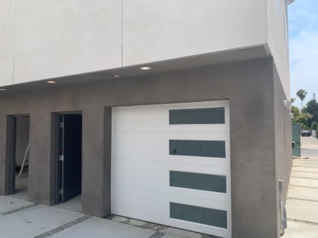 Photo - 4825-4825 Riverton Ave