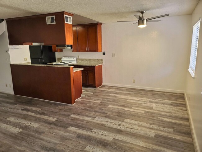Photo - UPDATED RENTAL IN SACRAMENTO! Unidad 3